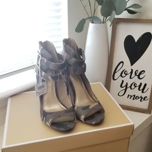 Camouflage heels (NWT)
